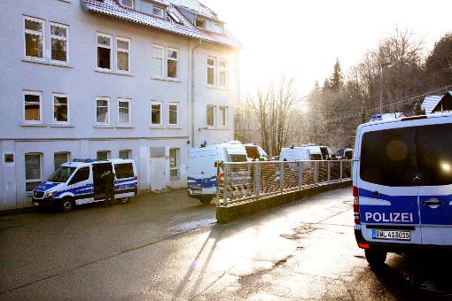 Bei einer Razzia in einer Flüchtlingsunterkunft in Hechingen wurden mehrere Personen festgenommen. (Symbolfoto) Foto: Beiter