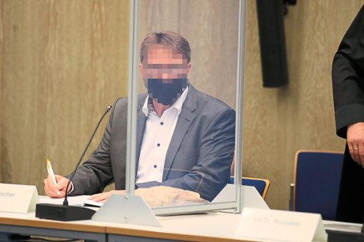 Peter Ziegler hinter Glas – im Landgericht Mannheim. Foto: Eich