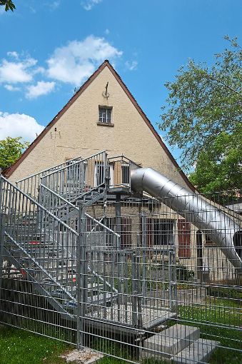 Da die Rutsche nicht mehr den aktuellen Brandschutzbestimmungen entspricht, wurde eine Treppe installiert. Foto: Kratt