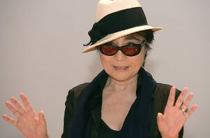 Sie ist schon lange nicht mehr nur die Witwe des 1980 ermordeten Ex-Beatels John Lennon, sondern auch anerkannte Künstlerin und Friedensaktivistin. Am 18. Februar wird Yoko Ono 80 Jahre alt. Foto: dpa