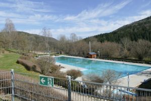 Das 50-Meter-Becken im Glatttal-Freibad bei Bettenhausen muss aufwendig saniert werden. Foto: Stöhr