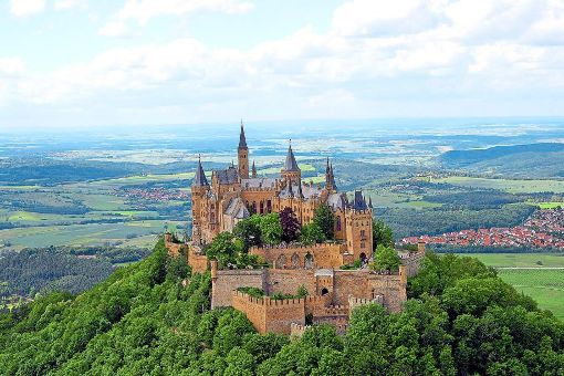 Die Burg Hohenzollern in Bisingen Foto: Beck