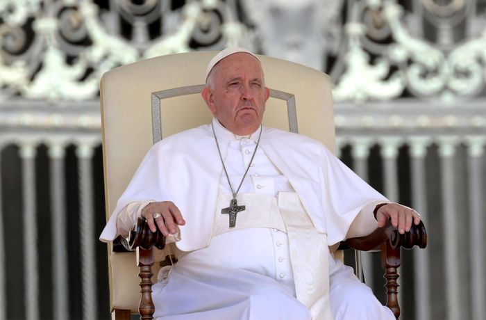 Franziskus im Krankenhaus: Ärzte operieren den Papst unter Vollnarkose