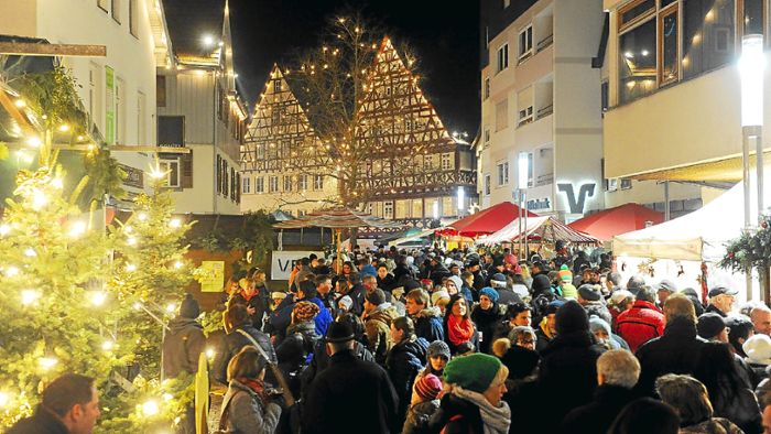 Zauberhafter Weihnachtsmarkt lockt Besucher 