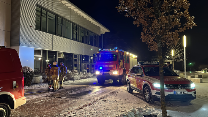Feuerwehr rückt aus: Brandmeldealarm am Gymnasium Ebingen
