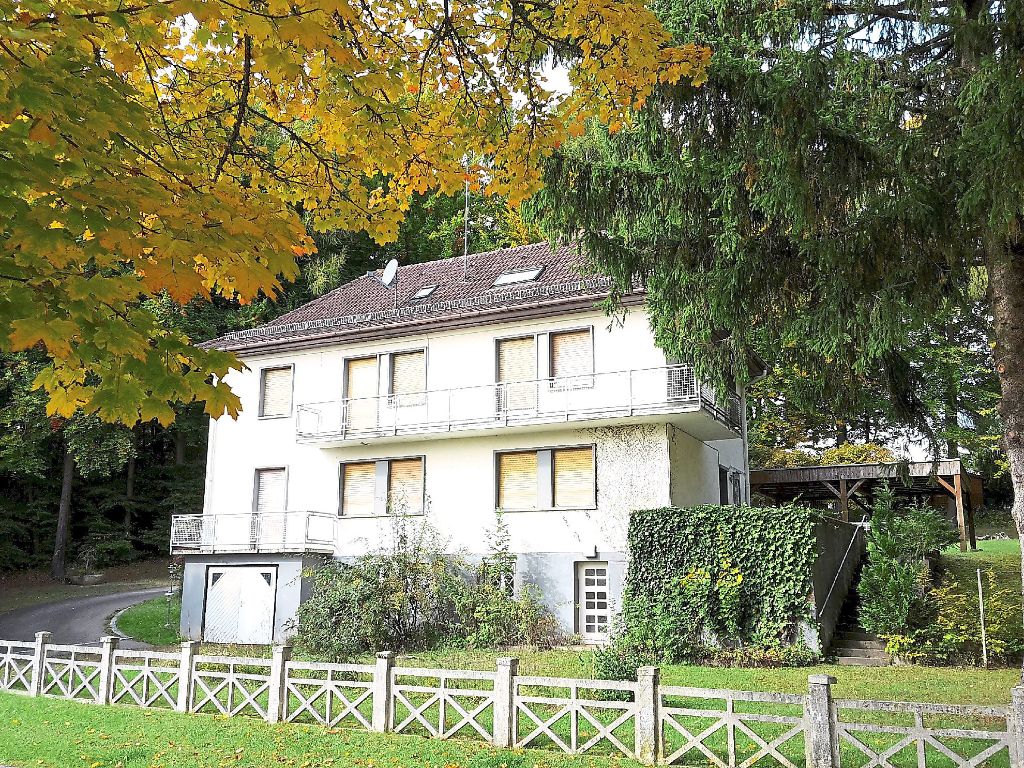 Die ehemalige Kommandeursvilla in Waldrandlage kann nun ebenfalls über ein Bieterverfahren erworben werden.
