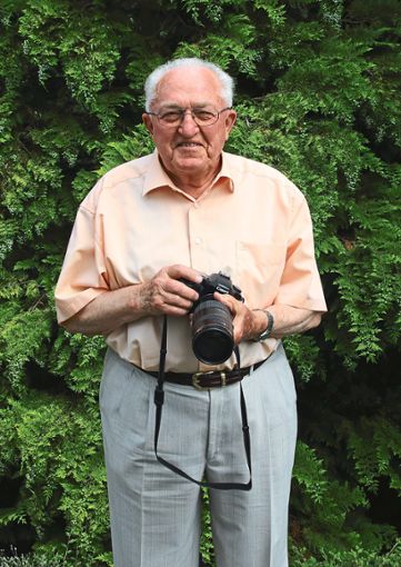 Der Vereinsförderer und  Fotograf August Strelau feiert am Sonntag seinen 90. Geburtstag.   Foto: May Foto: Schwarzwälder Bote
