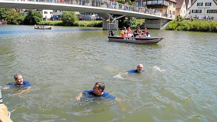 Bürgermeister kentern bei Bootsfahrt
