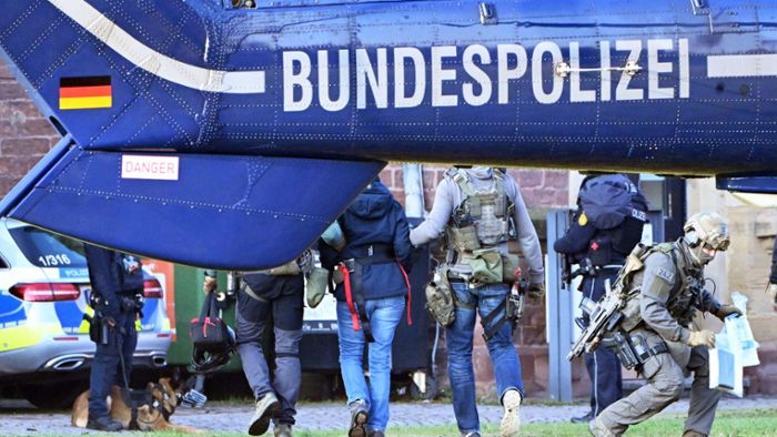 Haftbefehl von Bundesanwaltschaft gegen RAF-Mitglied Klette in Karlsruhe eröffnet