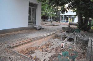 Der Innenhof des Kindergartens St. Luitgard hat durch die Sanierungsmaßnahme schwer gelitten. Der Gemeinderat stimmte der Freigabe von Gartenbauarbeiten zur Wiederherstellung zu. Foto: Herzog
