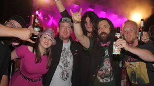 Fun-Metal-Band J.B.O. feiert mit Publikum