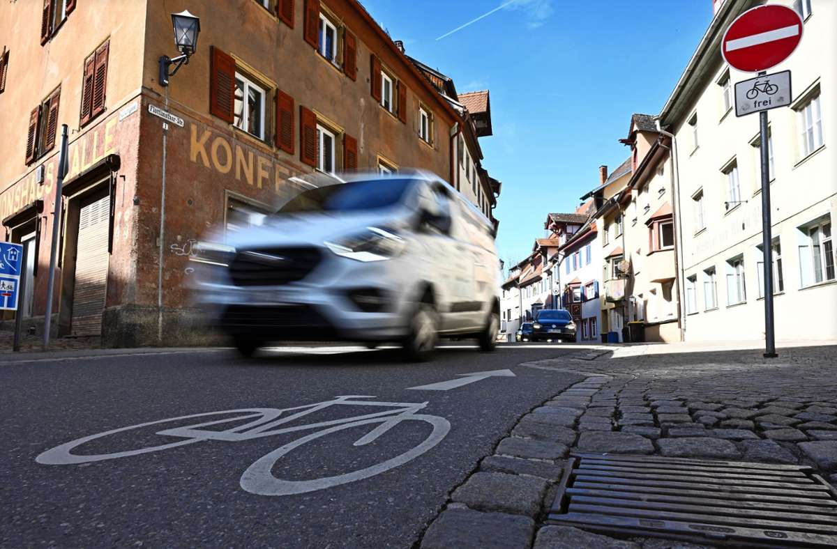 Im Bereich der Waldtorstraße/Flöttlinstorstraße verteilt sich der Verkehr   ebenfalls neu – und eine Durchfahrt gegen die Einbahnstraße ist für Radfahrer dann nicht mehr möglich. Foto: Patrick Nädele