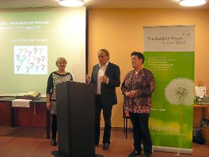Die Referenten stellen sich den Fragen der Zuschauer (von links): Monika Wehrstein, Karl Lenhard und Barbara Fischer. Foto: Birnfeld Foto: Schwarzwälder-Bote