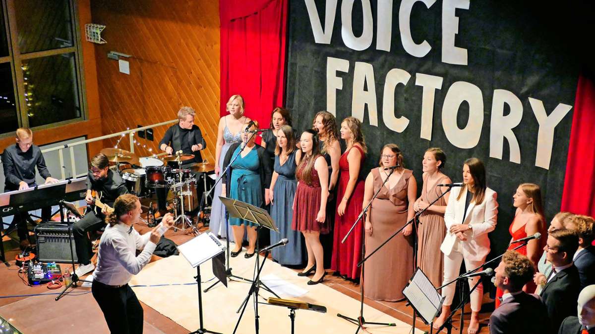 „Voice Factory“ brilliert in Hallwanger Festhalle: Große Stimmen und große Gefühle