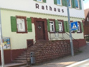 Der vorgesehene Umbau des Altburger Rathauses ist vorerst einmal gestoppt worden.  Foto: Hölle Foto: Schwarzwälder-Bote