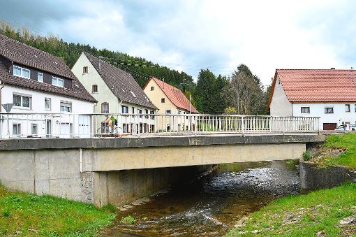 Die Starzelbrücke wird saniert, die Straße nach Wilflingen etwa vier Monate gesperrt.  Foto: psw Foto: Schwarzwälder-Bote