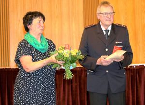 Feuerwehr-Urgestein Bernd Stockburger mit seiner Ehefrau Ulrike.Foto: Kommert Foto: Schwarzwälder Bote