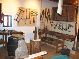 In den im Heimatmuseum präsentierten Werkstätten, im Bild die Küferei, werden anlässlich des Kirbefests  traditionelle Handwerkskünste gezeigt.  Foto: Ruf Foto: Schwarzwälder Bote