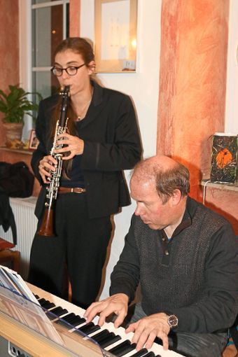 Rebecca Metzger (Klarinette) und Michael Link (Keyboard) spielen Klezmermusik. Foto: Weber Foto: Schwarzwälder Bote