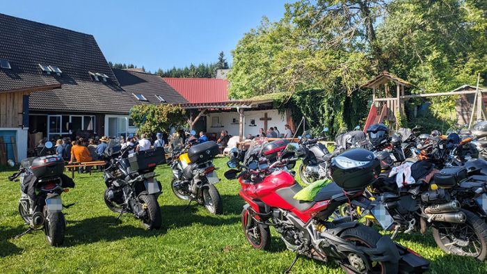 Mehr als 100 Biker in Gundelshausen