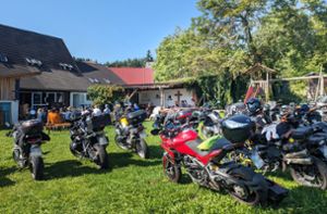 Zahlreiche Biker kommen zum Motorradgottesdienst nach Gundelshausen. Foto: Christusbund/Pfau