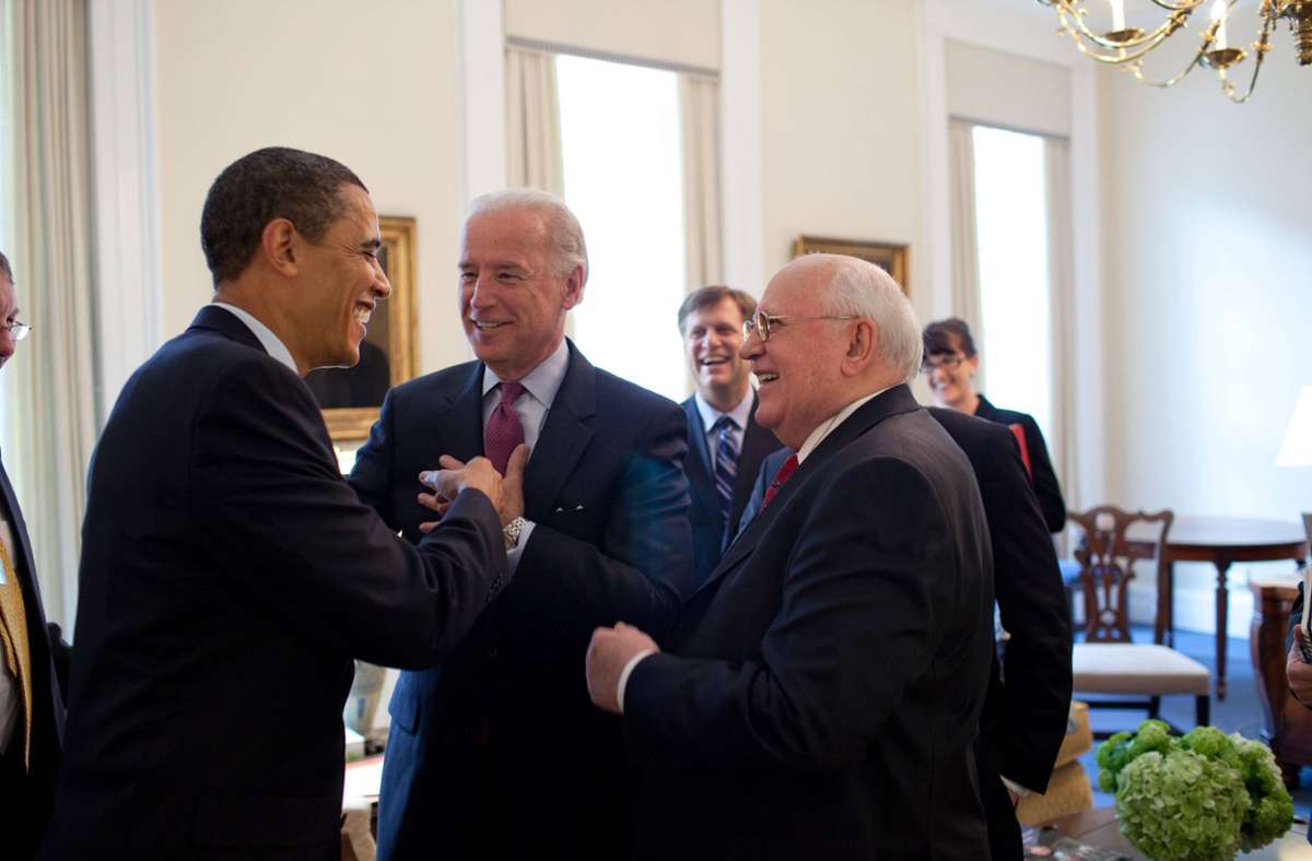 Obama, Biden und Gorbatschow im Jahr 2009. Weitere Bilder aus dem Leben des letzten Sowjet-Präsidenten gibt es in unserer Fotostrecke. Foto: IMAGO/piemags/IMAGO