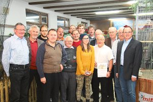 Die Preisträger der Lokalschau der Kleintierzüchter in Bisingen.  Foto: Wahl Foto: Schwarzwälder-Bote