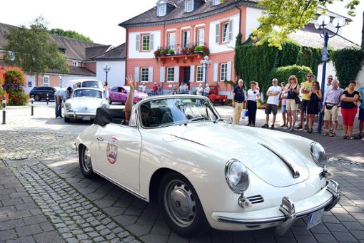 Die deutsche Nobelmarke Porsche durfte bei der Oldtimerrallye nicht fehlen, hier zwei Modelle aus den 1960er Jahren. Foto: Kaletta Foto: Schwarzwälder Bote