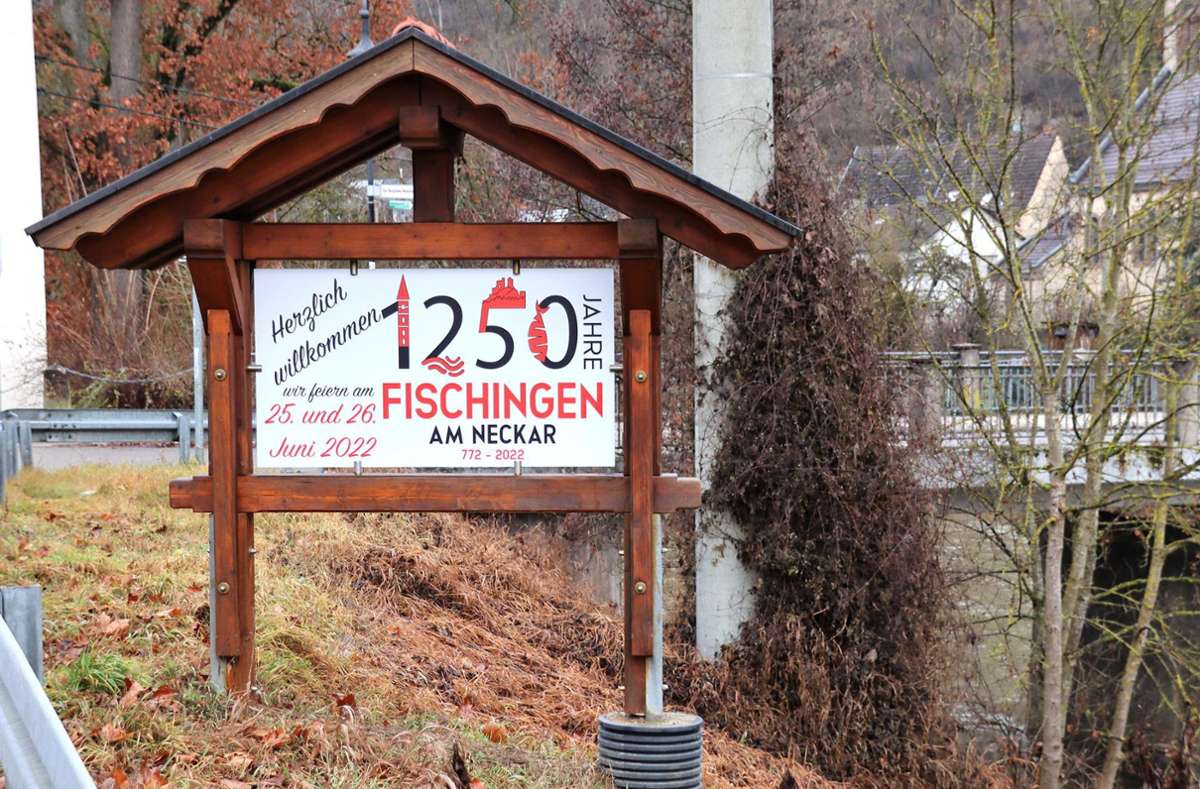 Die beiden Begrüßungstafeln an den Ortseingängen von Fischingen an der Landesstraße L 424 weisen bereits jetzt auf das Jubiläum hin.