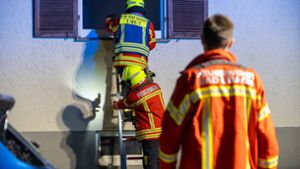 Mann löscht Brand selbst – Verletzungen und Rauchgasvergiftung