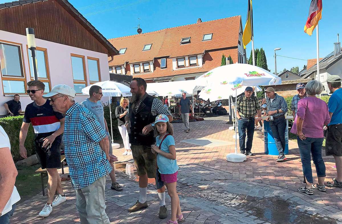 Zur Einweihung des sanierten Dorfplatzes in Schwarzenberg feierten die Bewohner ein Fest. Foto: Wallburg