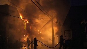 Feuer wütet in der Hafenstadt Valparaíso