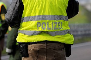 Hoch entzündlicher Klebstoff ist am Donnerstag in Bad Cannstatt ausgelaufen. Die Polizei muss den Bereich sperren, während die Polizei abbindet (Symbolbild). Foto: 7aktuell.de/Symbolbild