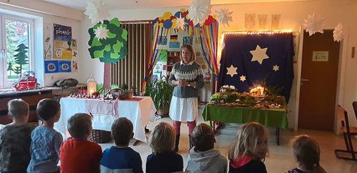 Auch im Ruhestand hält Ingrid Mispelhorn das Lesen an Schulen hoch.  Foto: Schule Foto: Schwarzwälder Bote