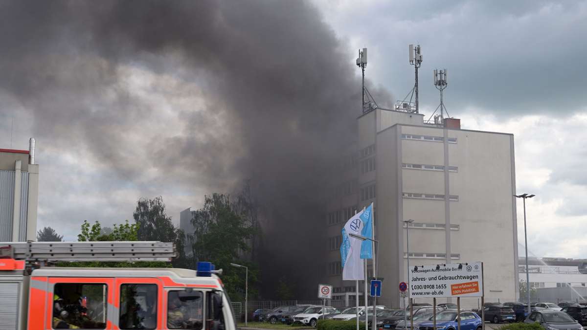 Berlin: After a major fire in a metal factory – the fire department gives the all-clear – Panorama