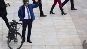 Grünen-Politiker fährt mit E-Bike beim Bundespräsidenten vor