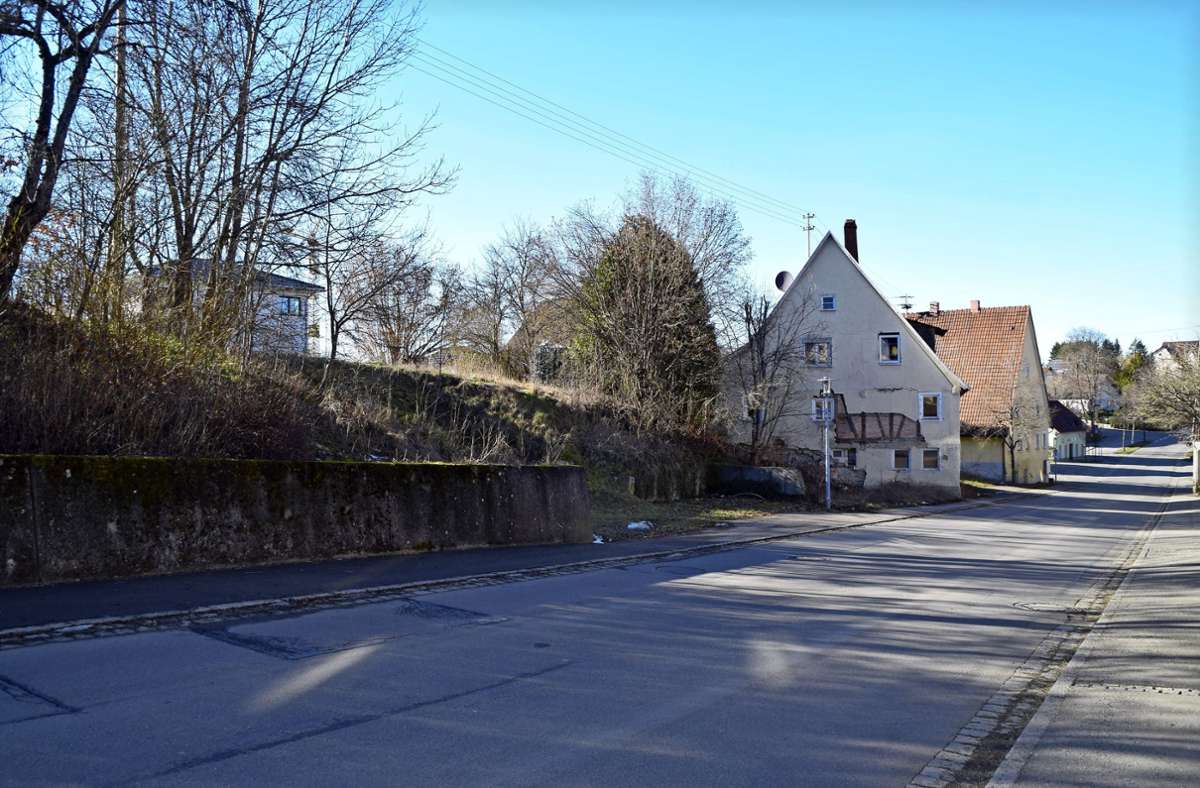An der Schörzinger Hauptstraße sollen zwei Mehrfamilienhäuser entstehen. Der Ortschaftsrat und der Gemeinderat stimmten Bebauungsplanänderungen zu. Foto: SB/Visel