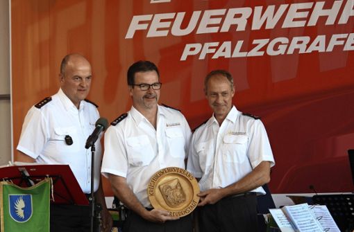 Dank für Organisation: Für die Feuerwehr Pfalzgrafenweiler gab es einen Ehrenteller. Foto: Sabine Stadler