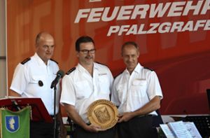 Dank für Organisation: Für die Feuerwehr Pfalzgrafenweiler gab es einen Ehrenteller. Foto: Sabine Stadler