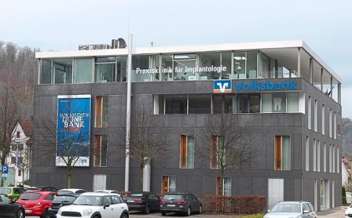 Das Gebäude auf dem Wöhrd wurde 2006 von der Volksbank gebaut. Jetzt hat  das Kreditinstitut  die Immobilie verkauft.  Foto: Danner