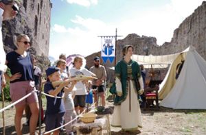 Beim Fest auf der Burgruine Hohengeroldseck gibt es auch in diesem Jahr wieder mittelalterliches Flair zu erleben. Foto: Kiryakova/Archivbild
