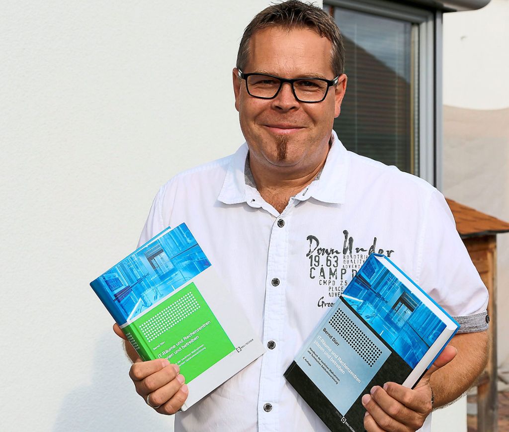 Bernd Dürr hat sich als Fachbuchautor in der IT-Szene einen Namen gemacht.  Foto: Priestersbach Foto: Schwarzwälder Bote