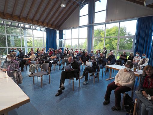 Rekordverdächtig! Mehr als 50 Zuhörer kamen zur Gemeinderatssitzung in die fast zu kleine Bronnenwiesenhalle. Foto: Fotos: Mutschler