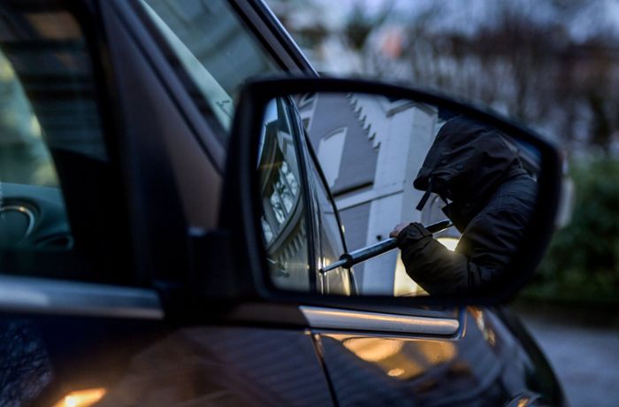 Polizei sucht Zeugen: Diebe klauen Auto in Schwenningen