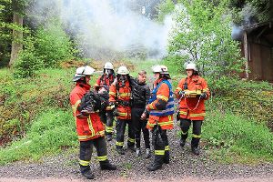 Die Feuerwehr konnte bei der Übung zwei Jugendliche in Sicherheit bringen. Foto: Feuerwehr Wildberg Foto: Schwarzwälder-Bote