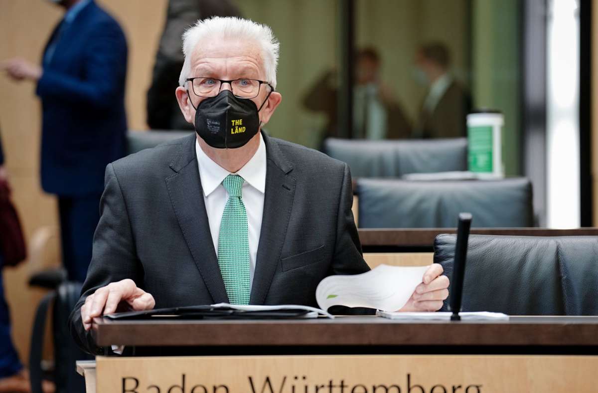 Ministerpräsident Winfried Kretschmann will mit seiner Politik das Coronavirus eindämmen. Foto: dpa/Kay Nietfeld