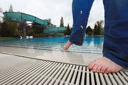 Kalte Füße oder ein kühler Kopf angesichts der enormen Investitionen: Donaueschingens Gemeinderat stellte gestern die Sanierung des Parkschwimmbads hinten an. Foto: S. Maier Foto: Schwarzwälder-Bote