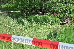 Auf dem platt gedrückten Rasenstück hat die Polizei in der Nacht auf Dienstag die Leiche der 43-Jährigen gefunden. Foto: Weber Foto: Weber