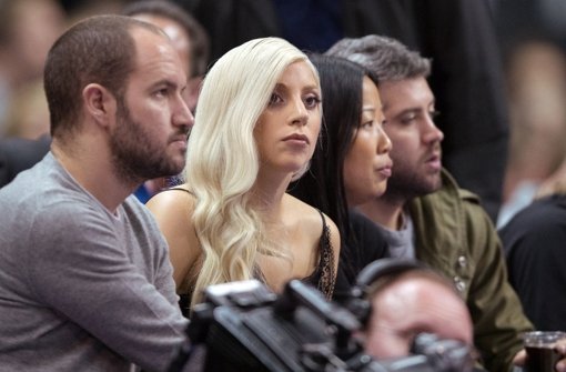 Lady Gaga bei einem Spiel der NBA in der O2-World in Berlin. Foto: dpa