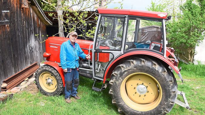 73-Jähriger restauriert Oldtimer-Traktoren